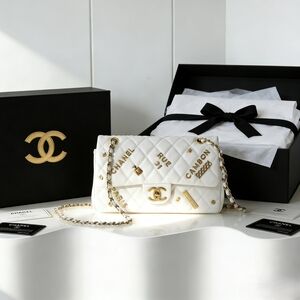 <AUTHENTIC>Chanel Classic Flap Bag in White